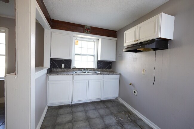 Building Photo - 2361 Joy Ln