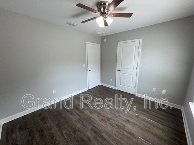 Building Photo - 4010 Roxies Ln
