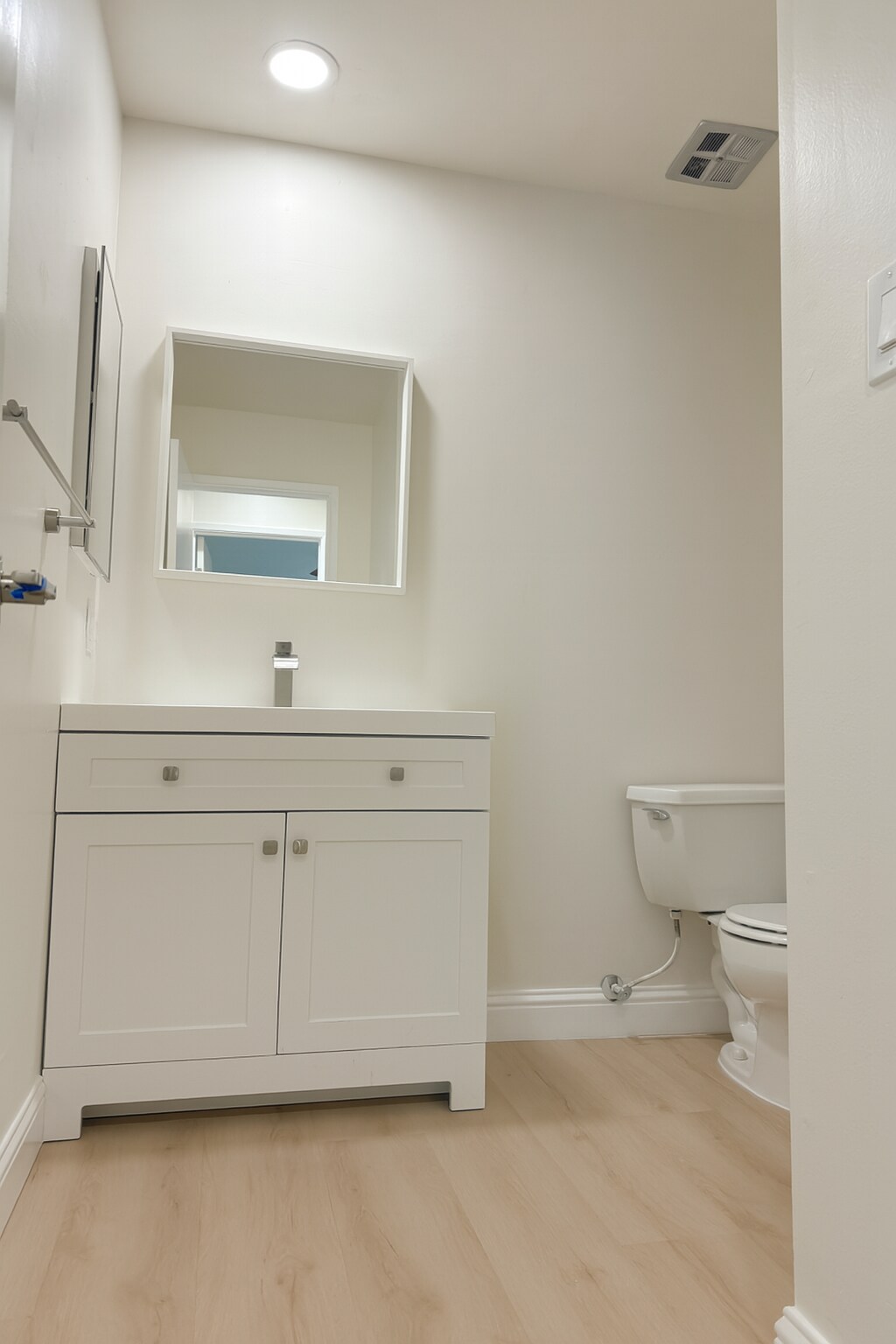 Hallway Bathroom - 101 Kinross Dr