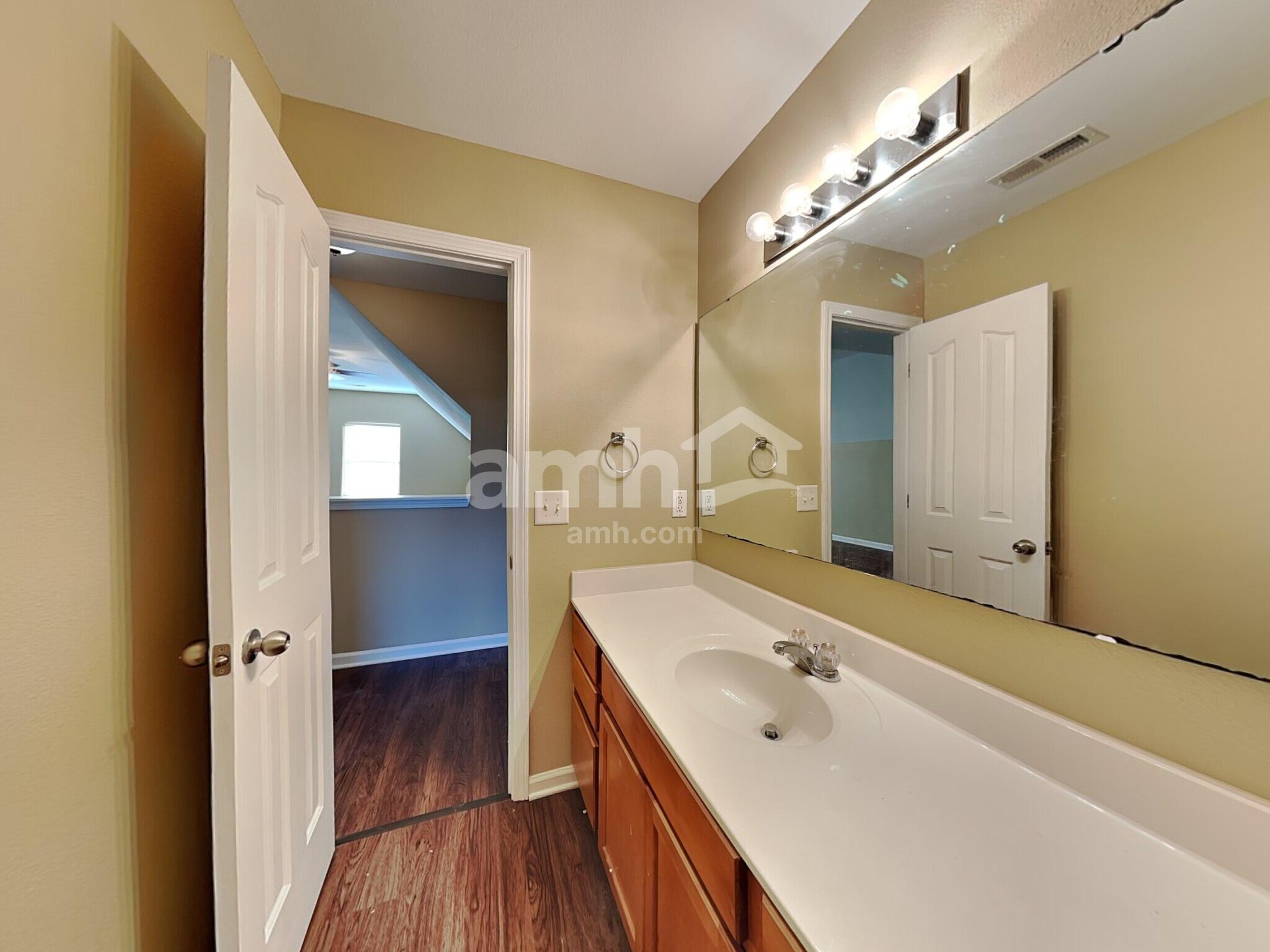 Building Photo - 2524 Ingleside Dr