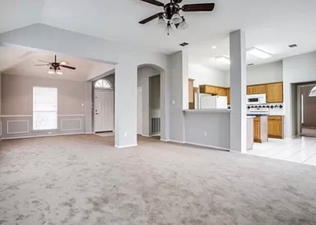 Building Photo - 8401 Greenfield Dr