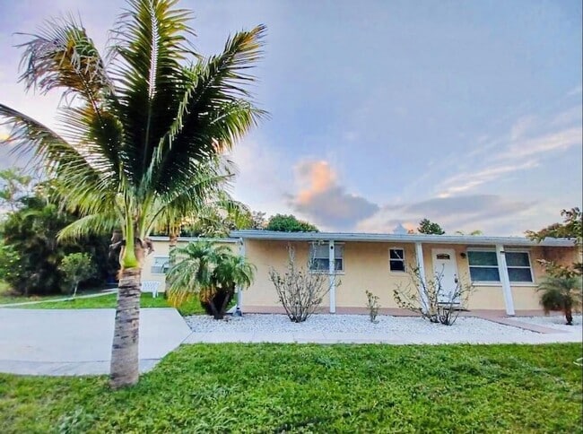 Building Photo - 279 Hach Ln