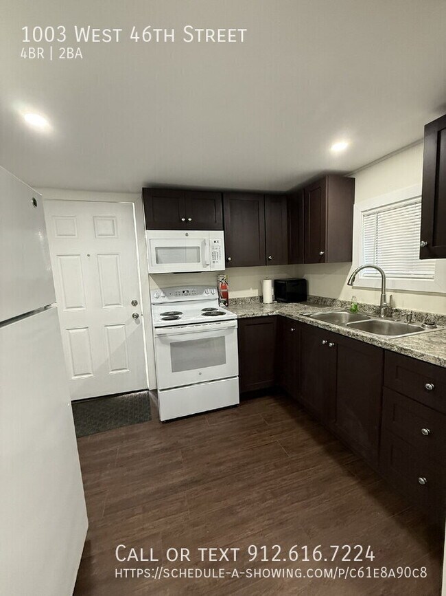 Building Photo - 1003 W 46th St