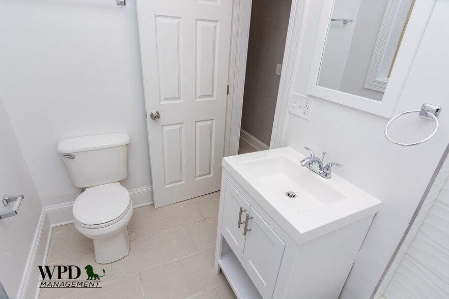 Building Photo - 7804 S Sangamon St