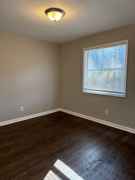 Building Photo - 1609 Line Cir