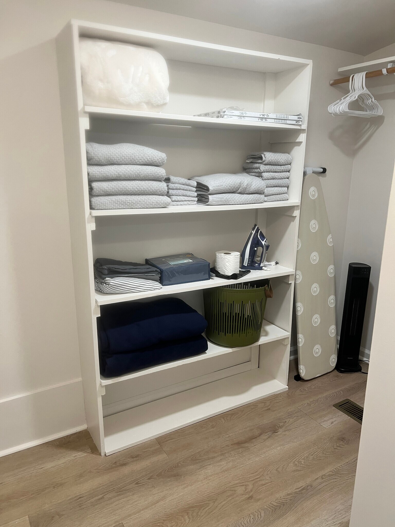 Building Photo - 122 Hall St