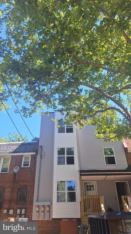 Building Photo - 568 Pfeiffer St