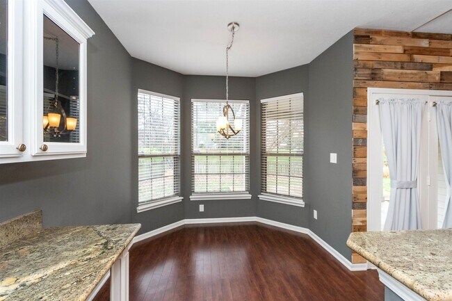 Dining Area - 10276 Lakeland Dr