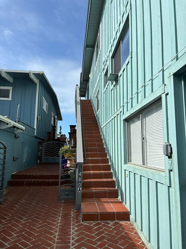 Building Photo - 1480 Seacoast Dr