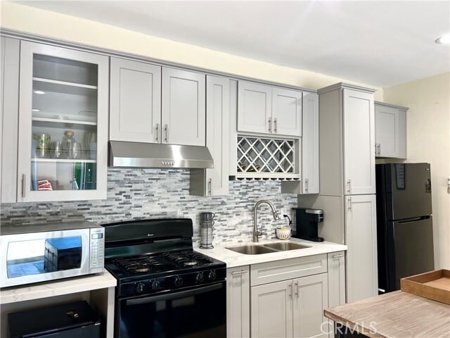 Building Photo - 17401 Raymer St