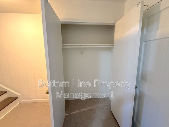 Building Photo - 5810 Hunting Ridge Ln