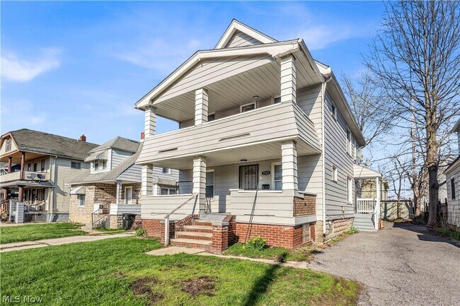 Building Photo - 1221 E 168th St