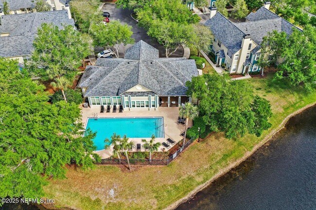 Building Photo - 13703 Richmond Park Dr N