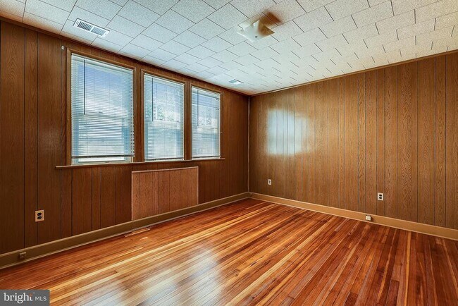 Building Photo - 1321 Maple Ave