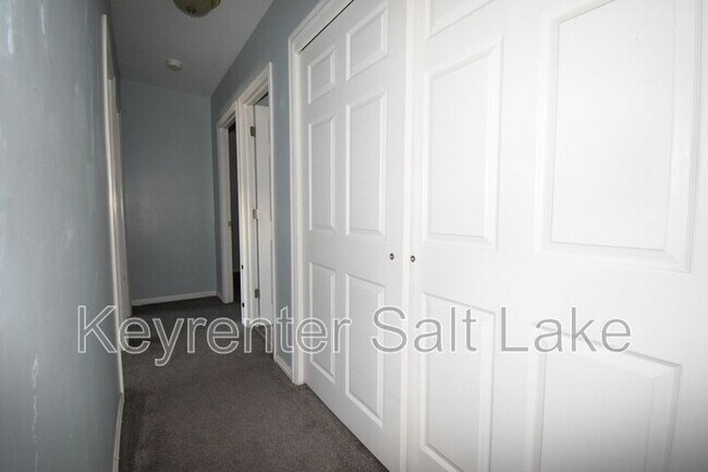 Building Photo - 3215 S 4400 W