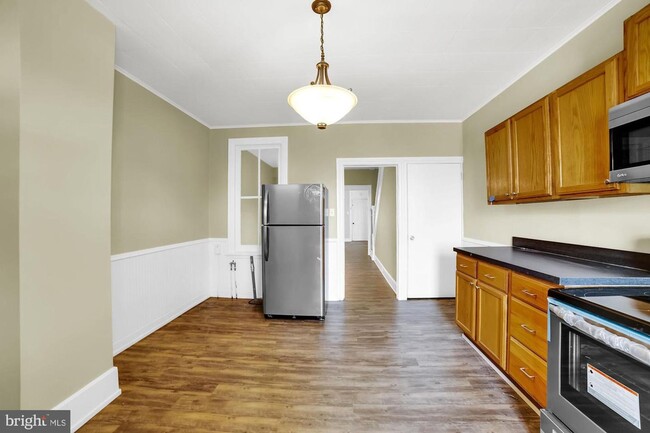 Building Photo - Coming Soon - Cozy 4 Bedroom, 1 Bath Home ...