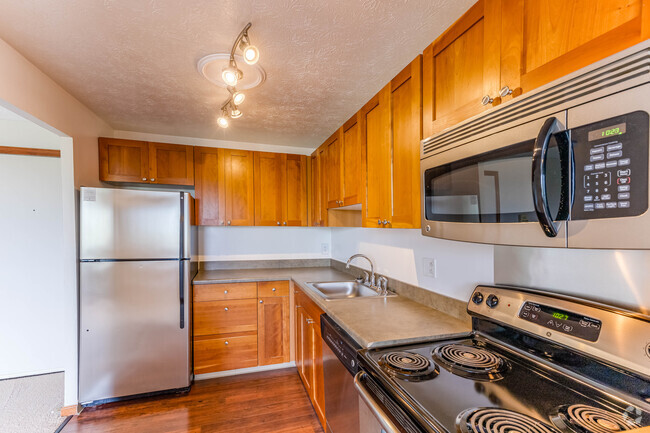 1BR, 1BA - 650SF - RidgeView Towers