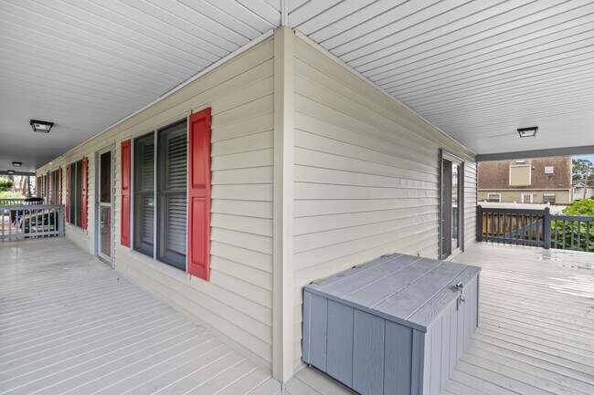 Building Photo - 311 S Willow Dr