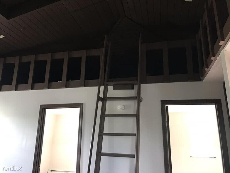 Building Photo - 227 Windsor Ave