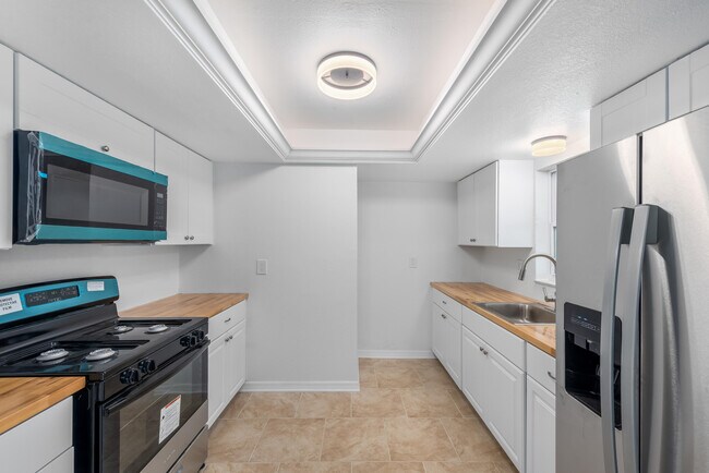 Building Photo - 6143 Tanglewood Dr NE
