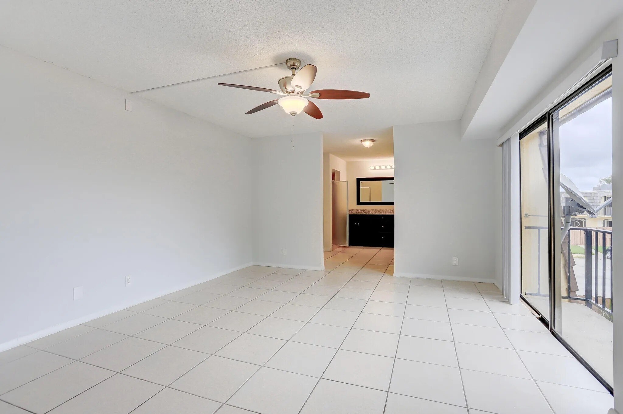 Building Photo - 744 Springdale Cir