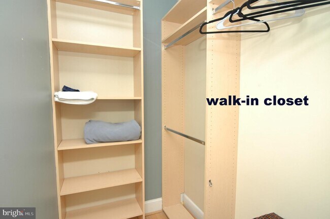 Building Photo - 706 S Bond St