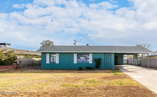 Building Photo - 1723 W Indianola Ave