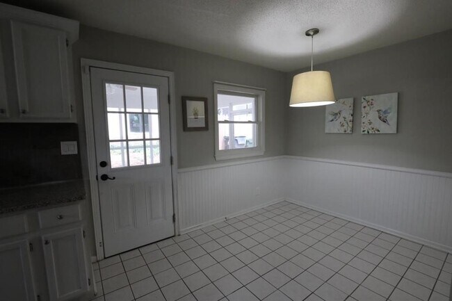Building Photo - 6075 Harleston Rd NE