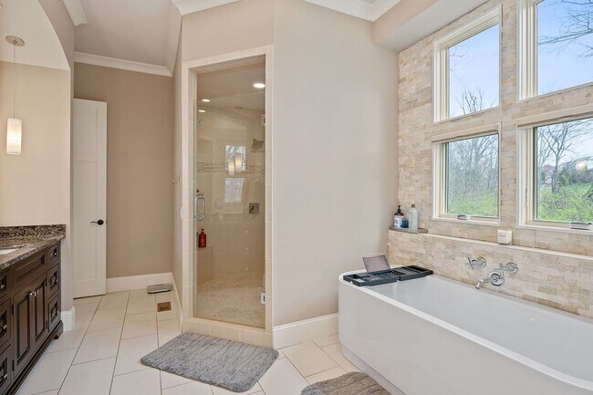 Building Photo - Anderson Township- Immaculate 4 bedroom on...
