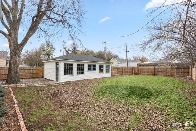 Building Photo - 1644 Ardath Ave