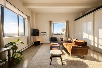 Building Photo - 823 N 2nd St