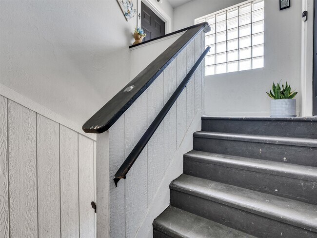 Building Photo - 7626 Pecan Villas Dr