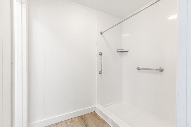 Building Photo - Spacious Rochester 3-Bedroom Home with Enclosed Porch + Backyard