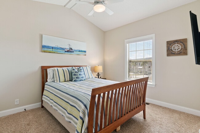 Building Photo - 807 Mariners Cir