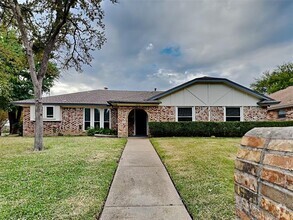 Building Photo - 301 Circleview Dr N