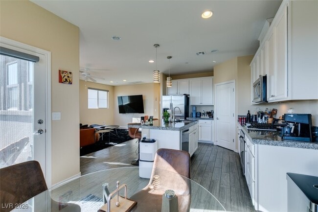 Building Photo - 172 Petaluma Valley Dr