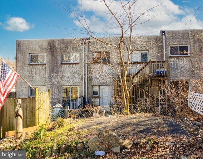 Building Photo - 296 Greenough St