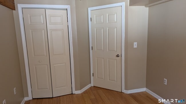 Building Photo - 839 Main St