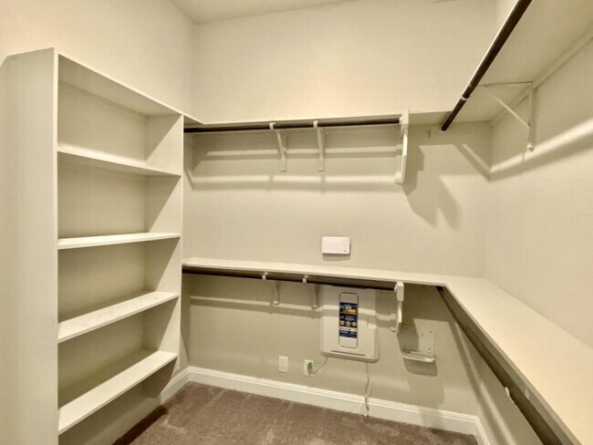 Building Photo - 24914 Resort Pkwy