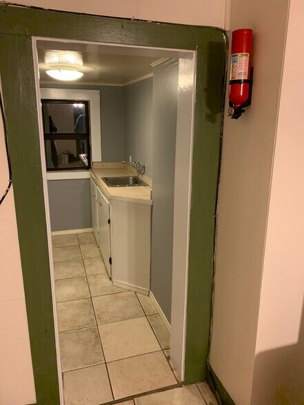 Building Photo - 802 N 8th Ave