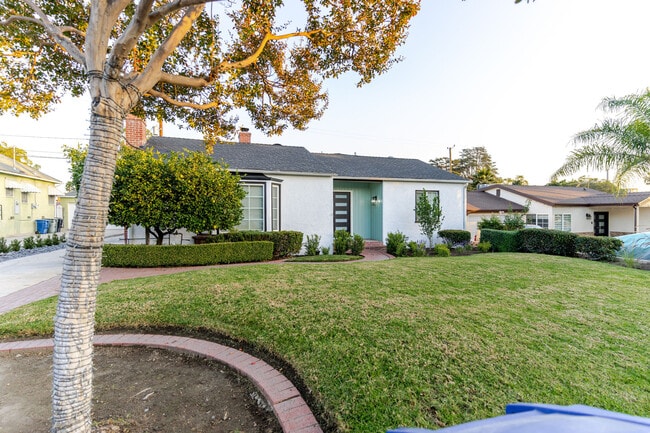 Primary Photo - 640 E Valencia Ave