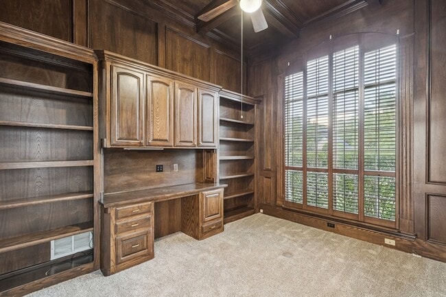 Building Photo - 7204 Pebble Hill Dr