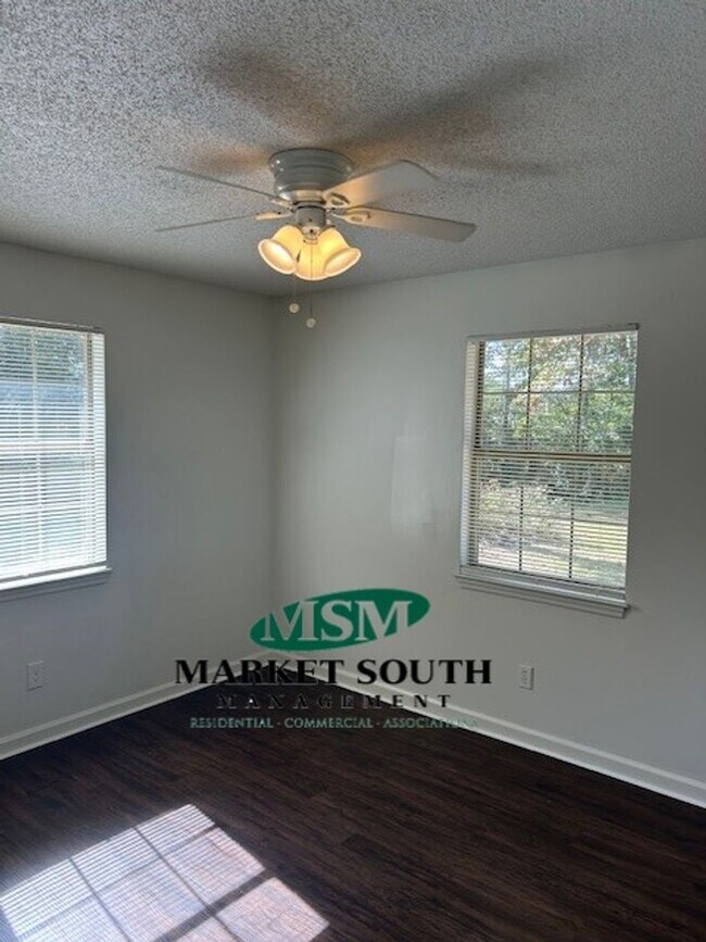 Building Photo - BRANDLEWOOD CUL-DE-SAC OFF GARRARD