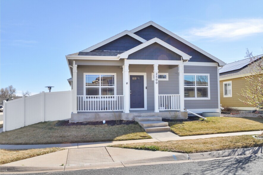 Building Photo - 2500 Heather Ln