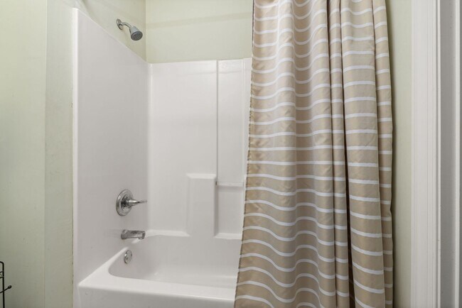 Building Photo - 4 Bed | 2.5 Bath House with Garage