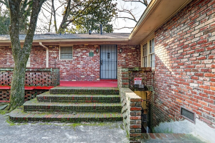 Building Photo - 843 Artwood Rd NE