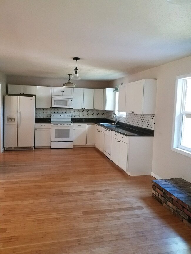 Building Photo - 5015 Buggy Ln