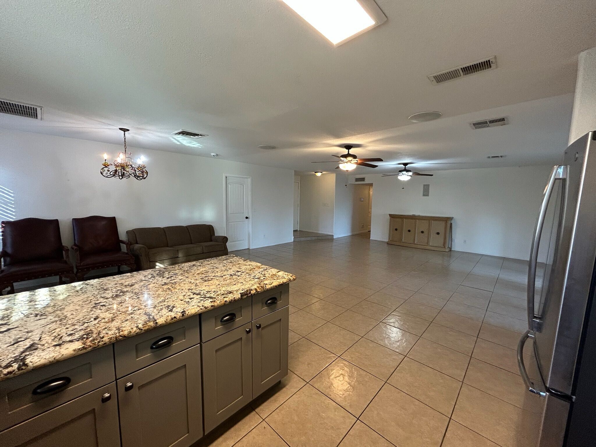 Building Photo - 2933 W Muriel Dr