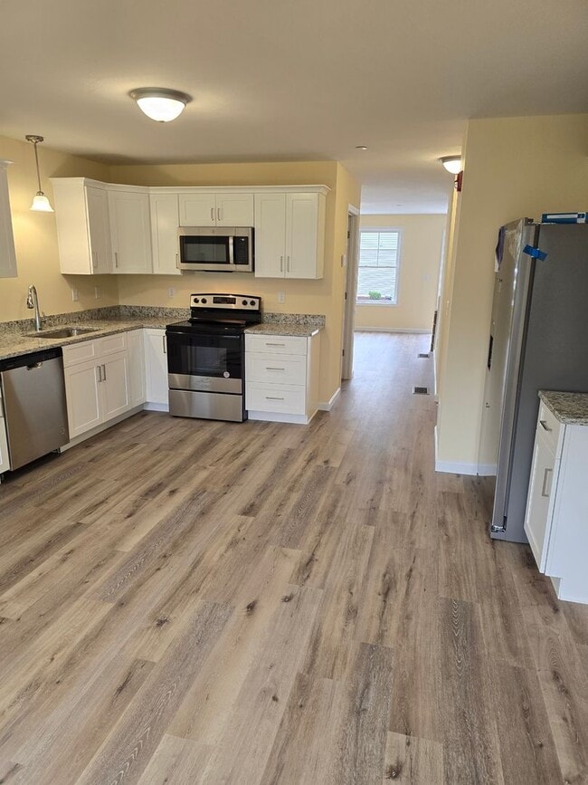 Building Photo - Megway Ct. (2-5)