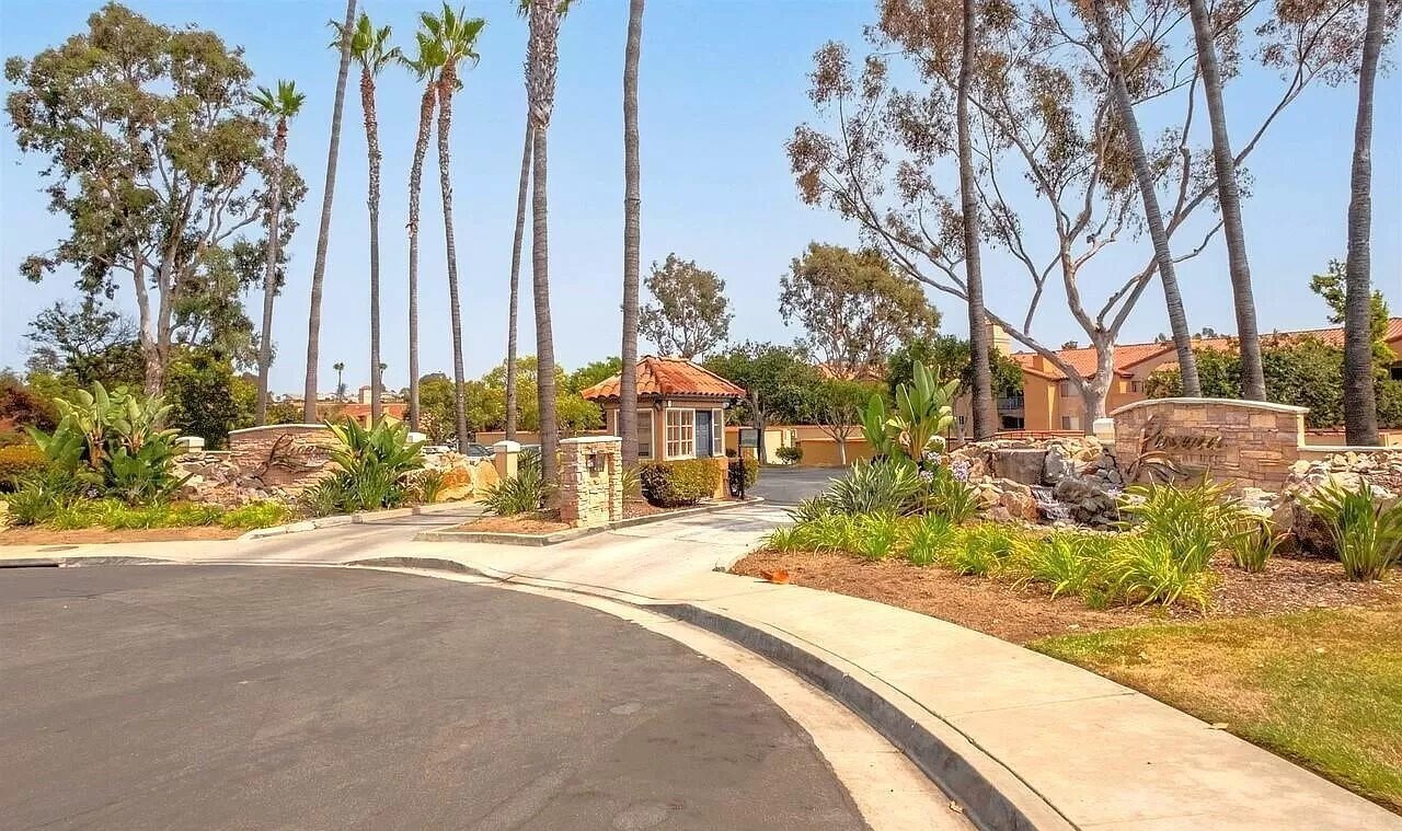 Building Photo - 7190 Shoreline Dr